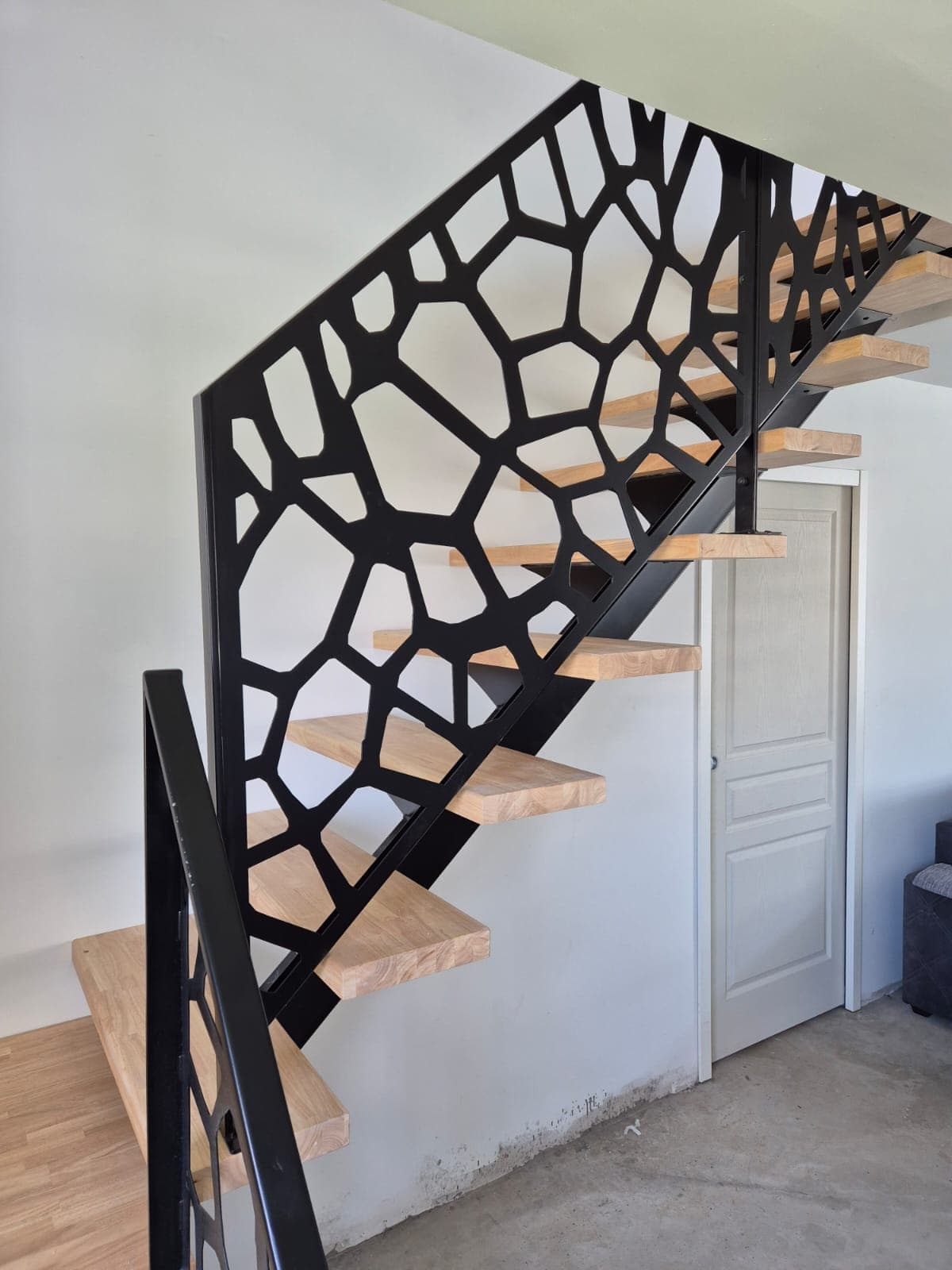 Garde-corps acier thermolaqué sur mesure réalisé par Tonton Steel, artisan métallier dans le Rhône